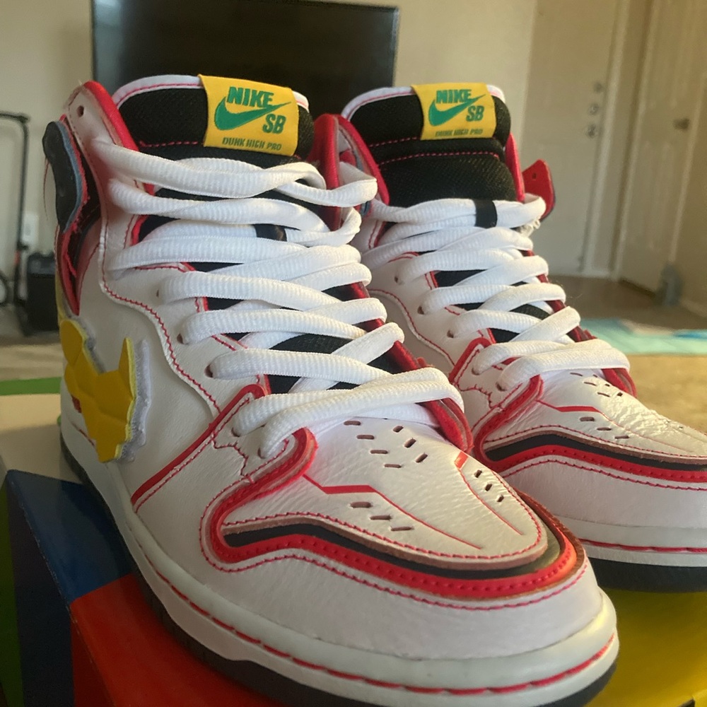 Nike SB Dunk High Gundam